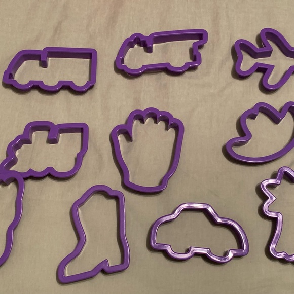 Huge lot of cookie cutters for playdoh or baking- 91 not 101 - Picture 4 of 9